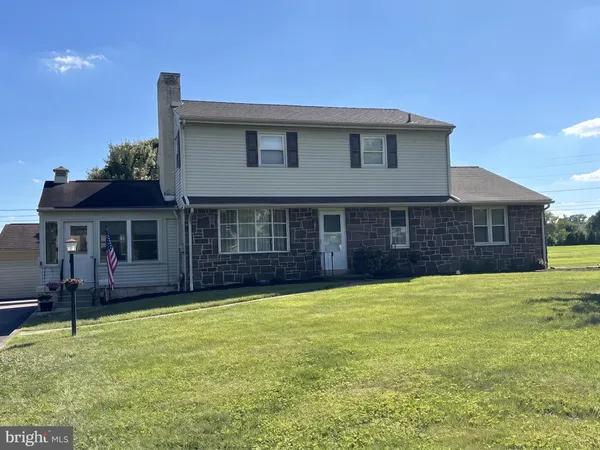 $559,900 | 27 Oak Lane, Royersford, PA 19468
