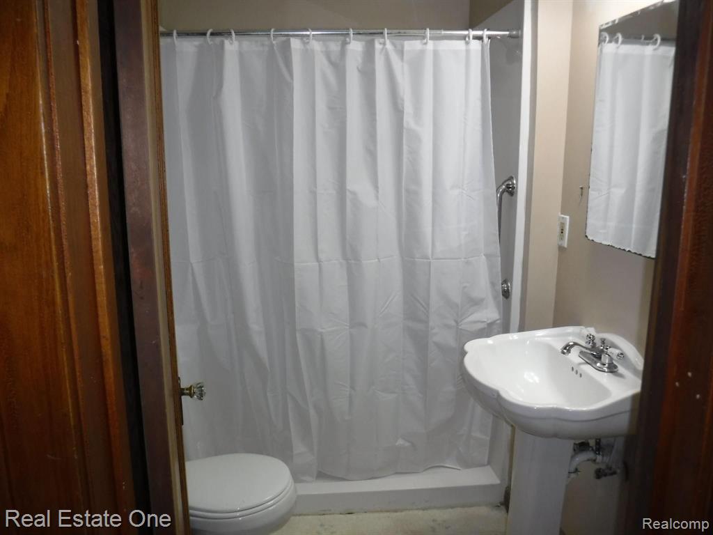 816 East Grand River Road Howell, MI 48843 - Photo 15 of 38