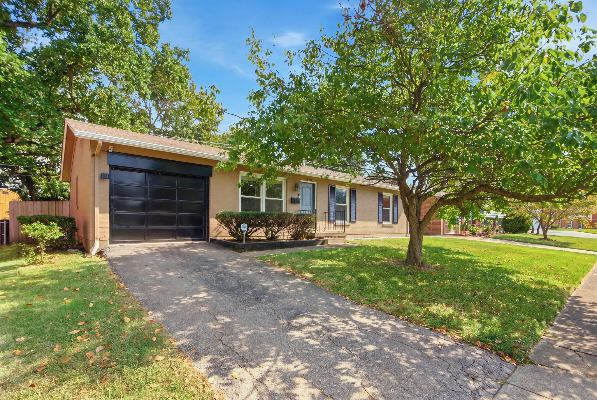 2168 Lansill Road Lexington, KY 40504 - Photo 2 of 37 dsc07147_reedit_a2a209d0
