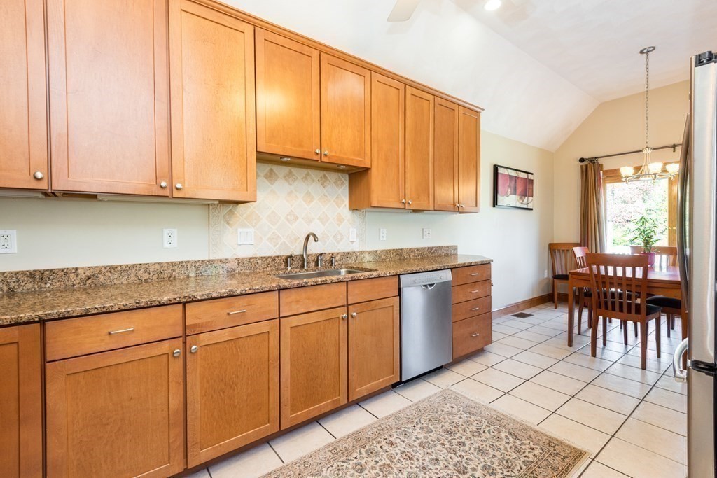 7 Maple Street, Unit 7 Reading, MA 01867 - Photo 12 of 40