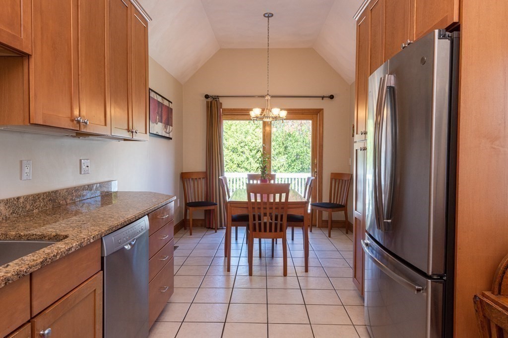 7 Maple Street, Unit 7 Reading, MA 01867 - Photo 13 of 40