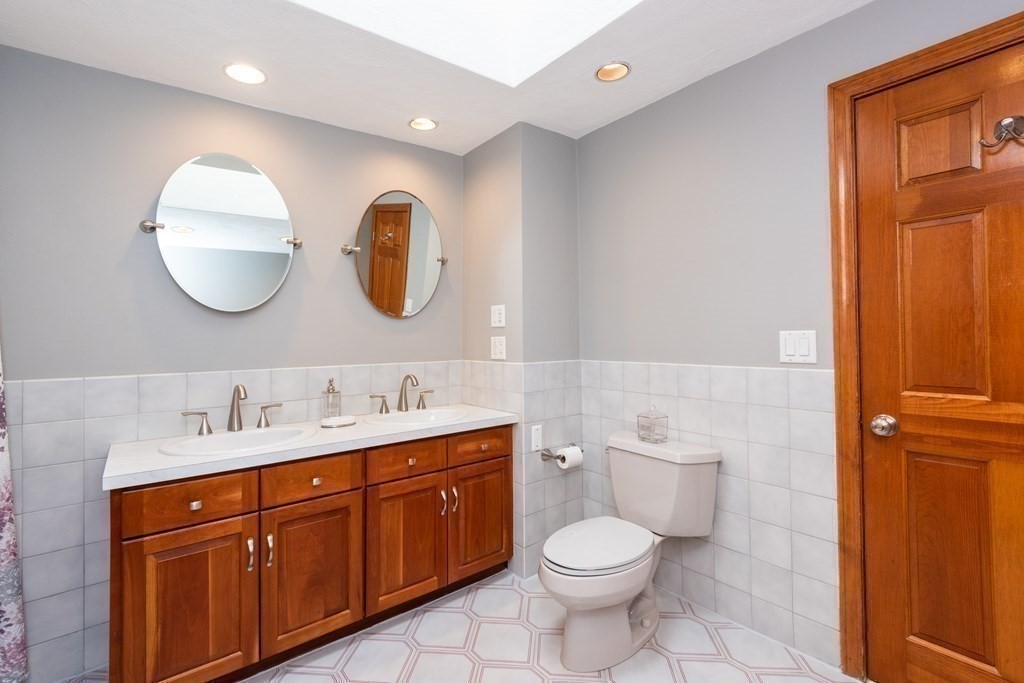 7 Maple Street, Unit 7 Reading, MA 01867 - Photo 17 of 40