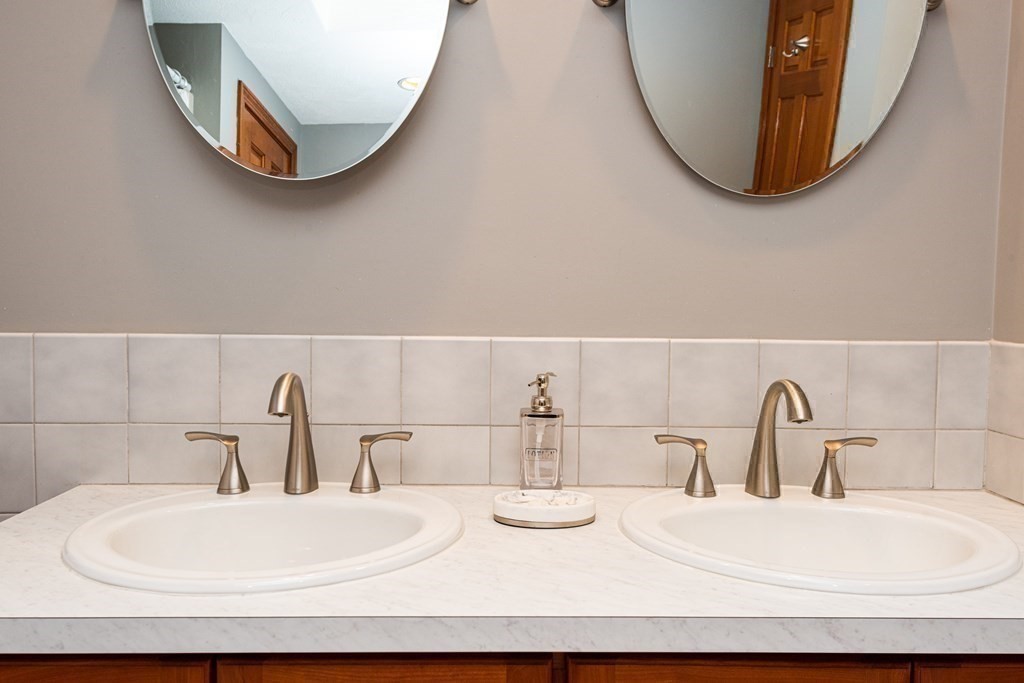 7 Maple Street, Unit 7 Reading, MA 01867 - Photo 18 of 40
