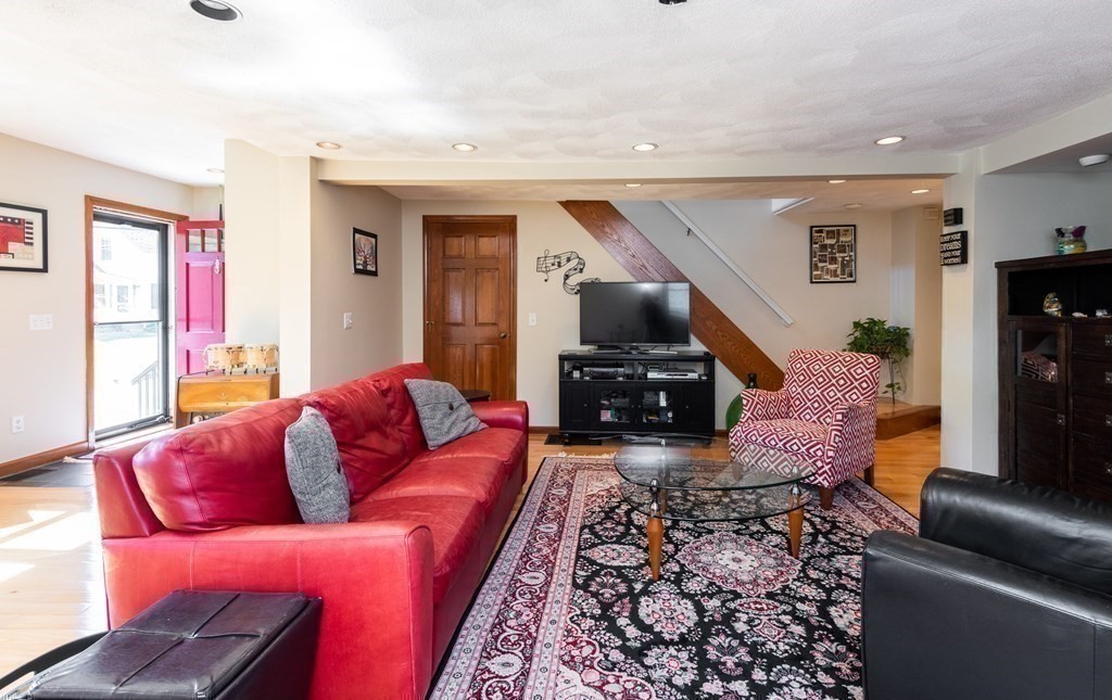 7 Maple Street, Unit 7 Reading, MA 01867 - Photo 5 of 40
