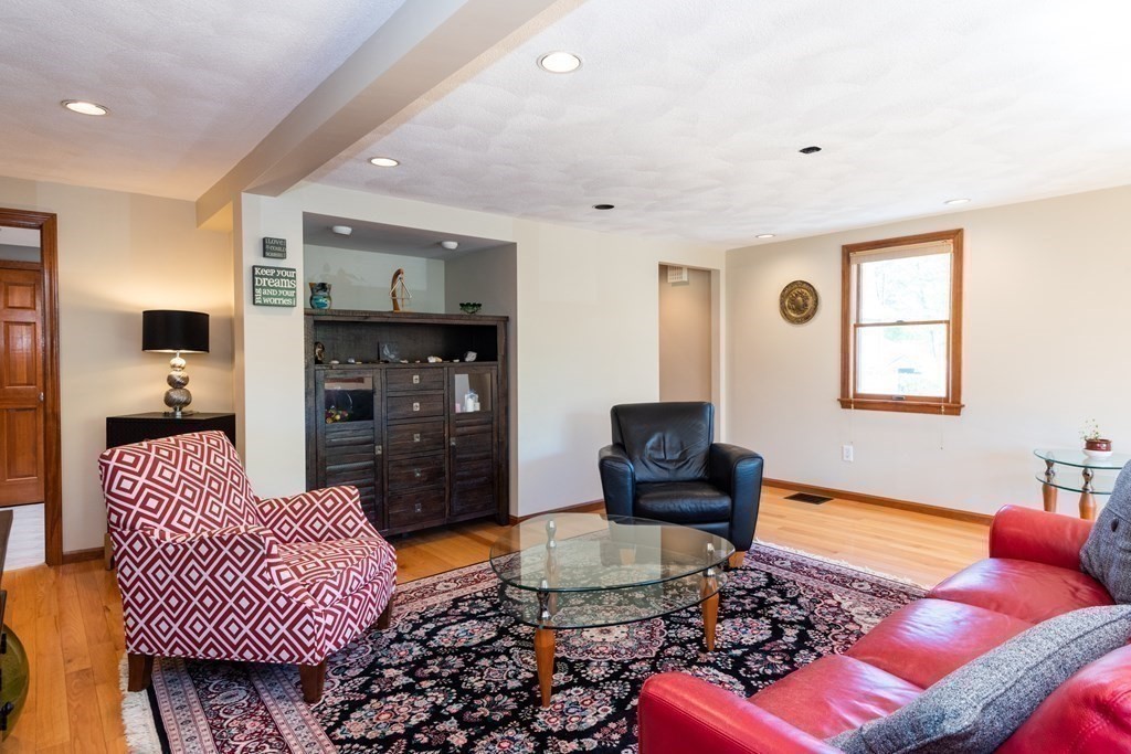 7 Maple Street, Unit 7 Reading, MA 01867 - Photo 7 of 40