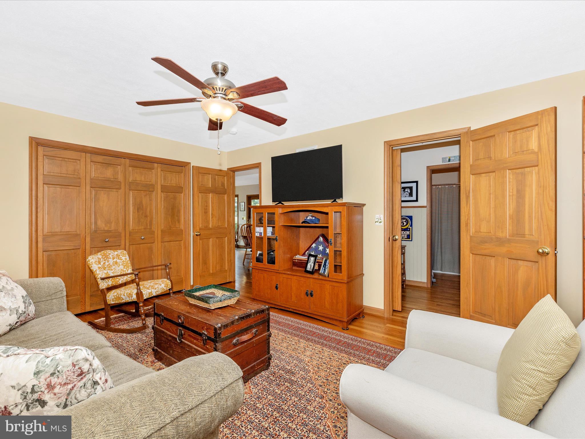 8560 Rocky Springs Road Frederick, MD 21702 - Photo 20 of 50 a living room with furniture and a flat screen tv