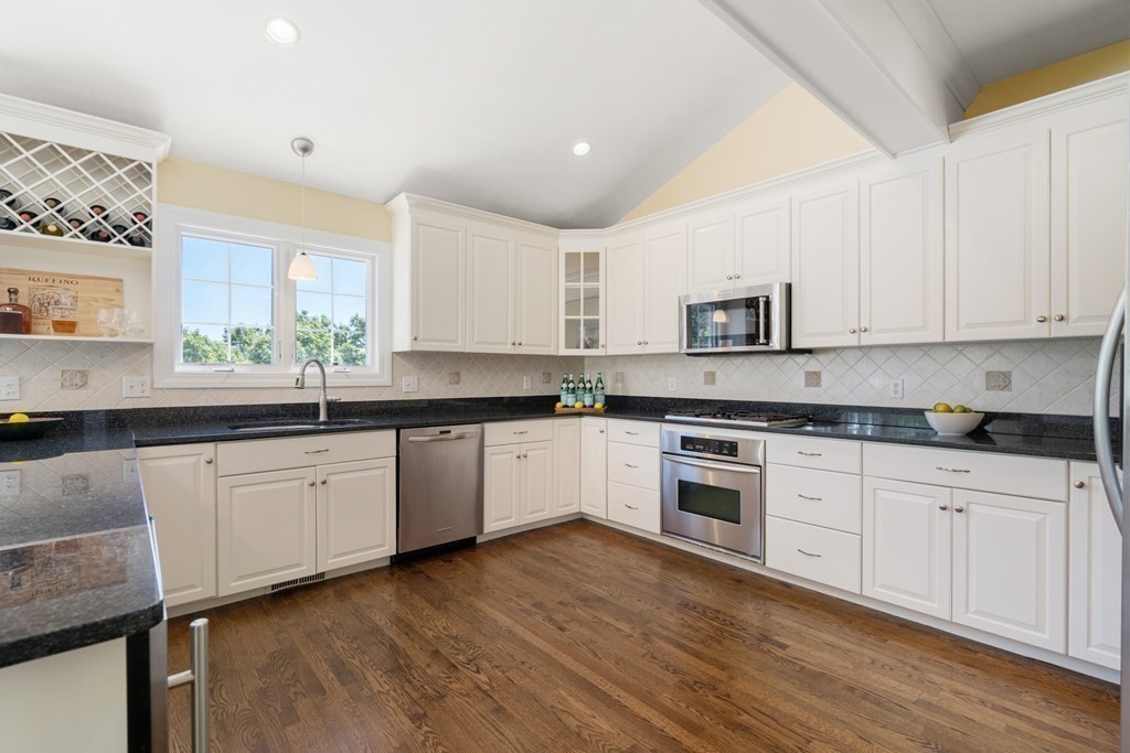 28 Mohawk Path Holliston, MA 01746 - Photo 11 of 35 Gallery Image 11