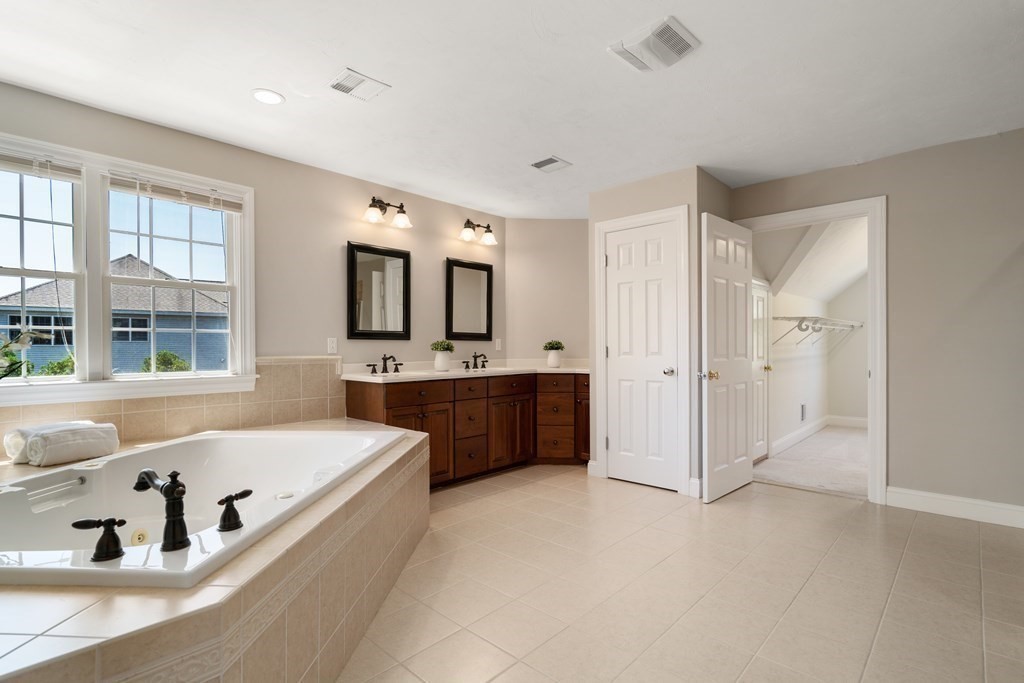 28 Mohawk Path Holliston, MA 01746 - Photo 18 of 35 Gallery Image 18