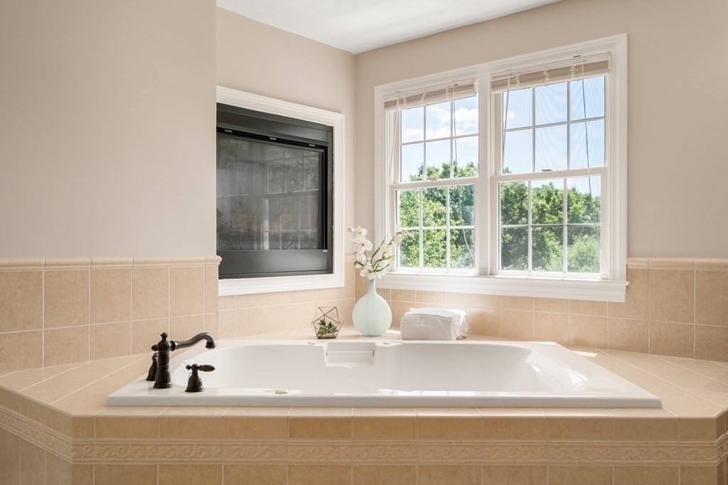 28 Mohawk Path Holliston, MA 01746 - Photo 19 of 35 Gallery Image 19