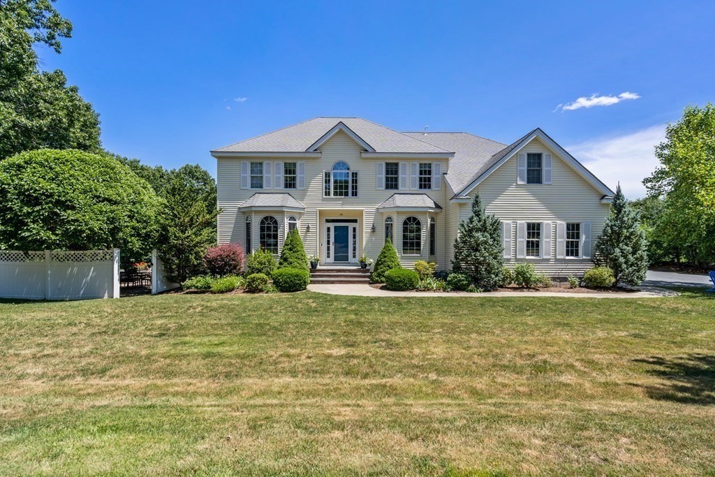 28 Mohawk Path Holliston, MA 01746 - Photo 2 of 35 Gallery Image 2