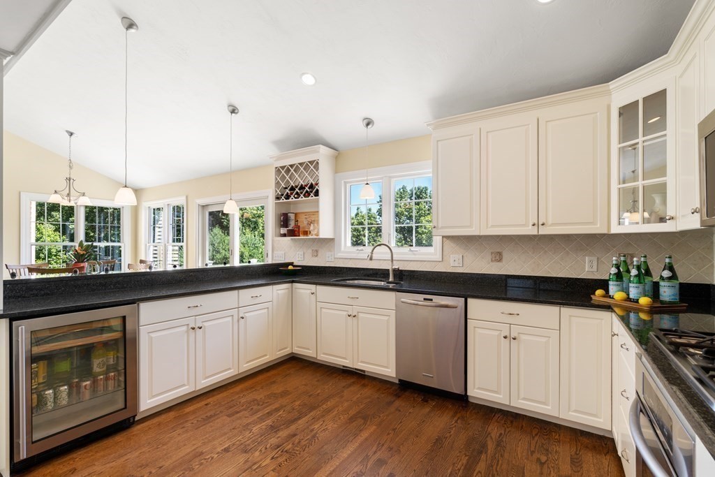28 Mohawk Path Holliston, MA 01746 - Photo 10 of 35 Gallery Image 10