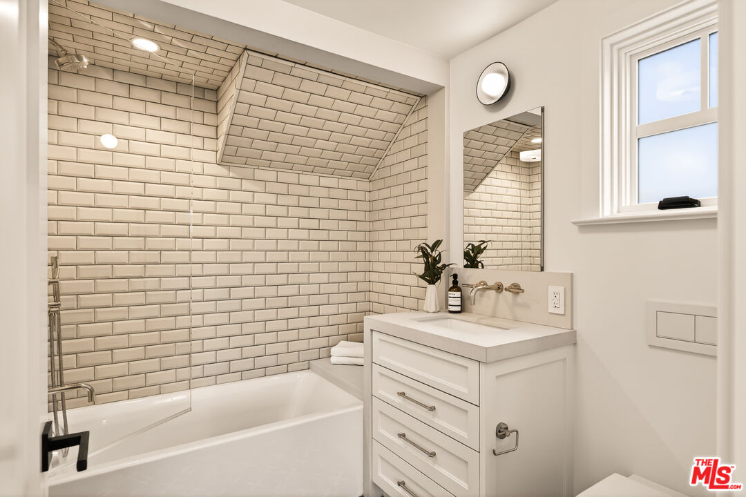 564 Rialto Avenue Venice, CA 90291 - Photo 31 of 49