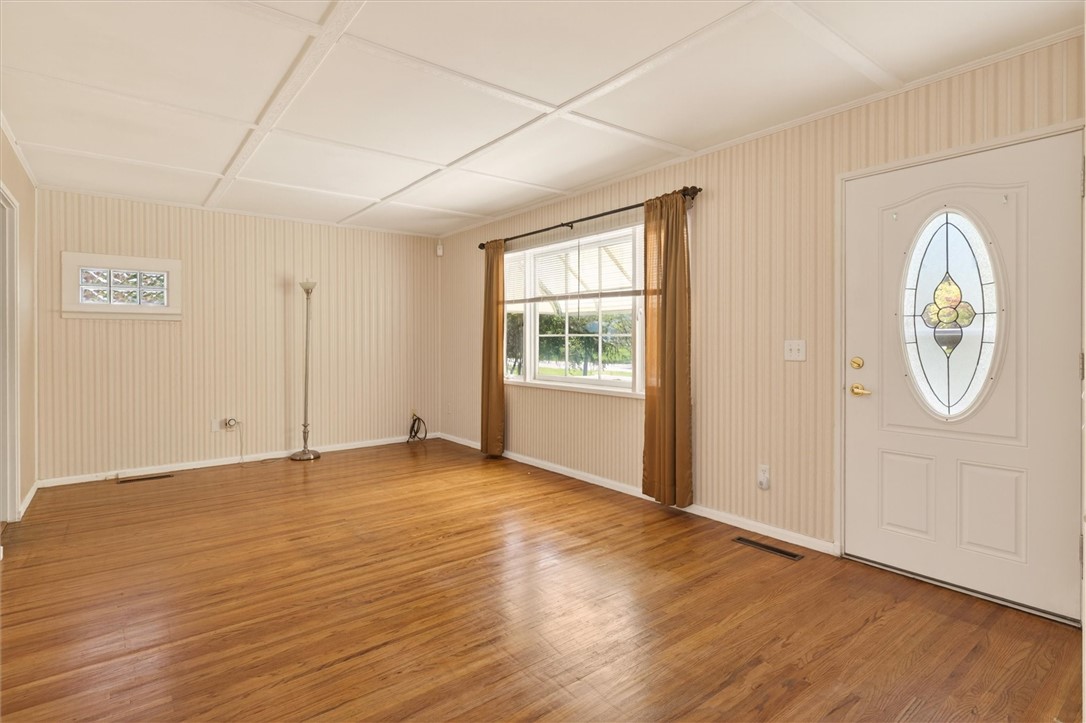 157 Hollybrook Road Henrietta, NY 14623 - Photo 5 of 28