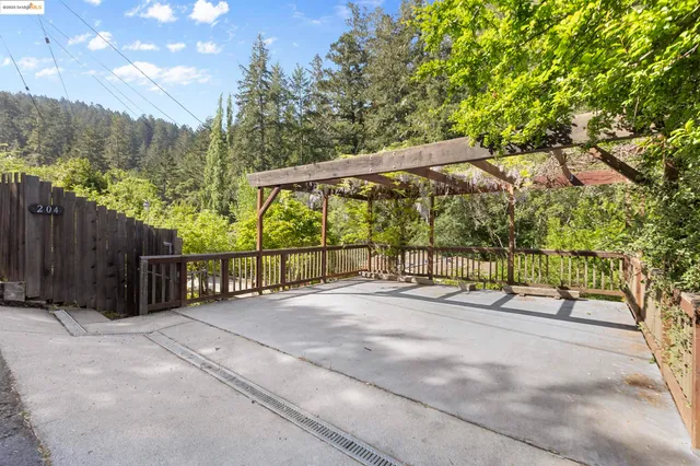 a view of backyard with green space