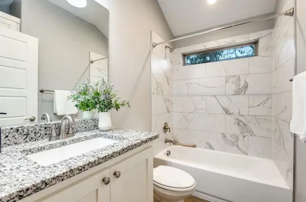 $1,800 | 2205 North Hickory Street, Sherman, TX 75092