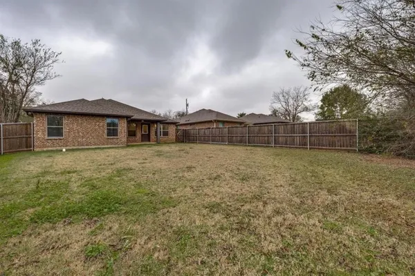 $1,800 | 2205 North Hickory Street, Sherman, TX 75092