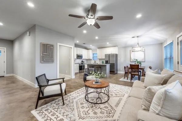 $1,800 | 2205 North Hickory Street, Sherman, TX 75092