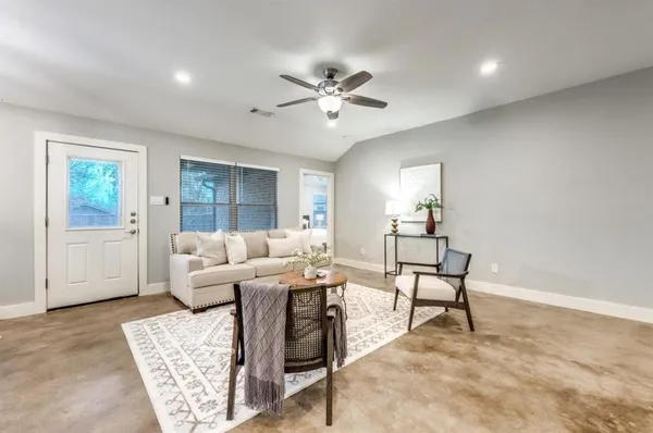 $1,800 | 2205 North Hickory Street, Sherman, TX 75092