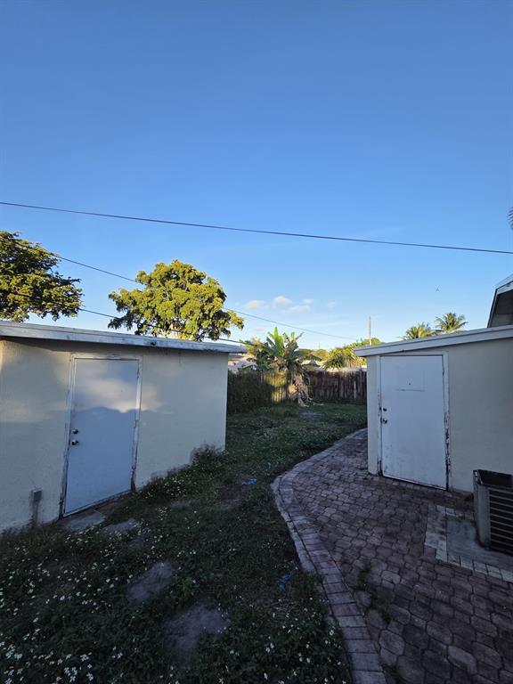 5751 Southwest 37th Street Davie, FL 33314 - Photo 7 of 11 a view of a garage