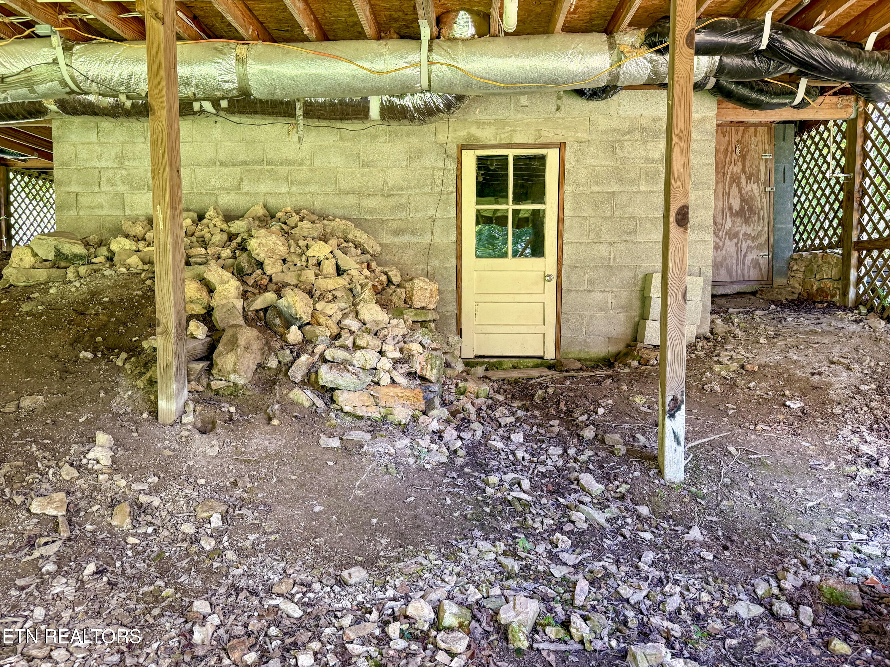 676 Sunny Point Road Baxter, TN 38544 - Photo 23 of 38 Underneath House