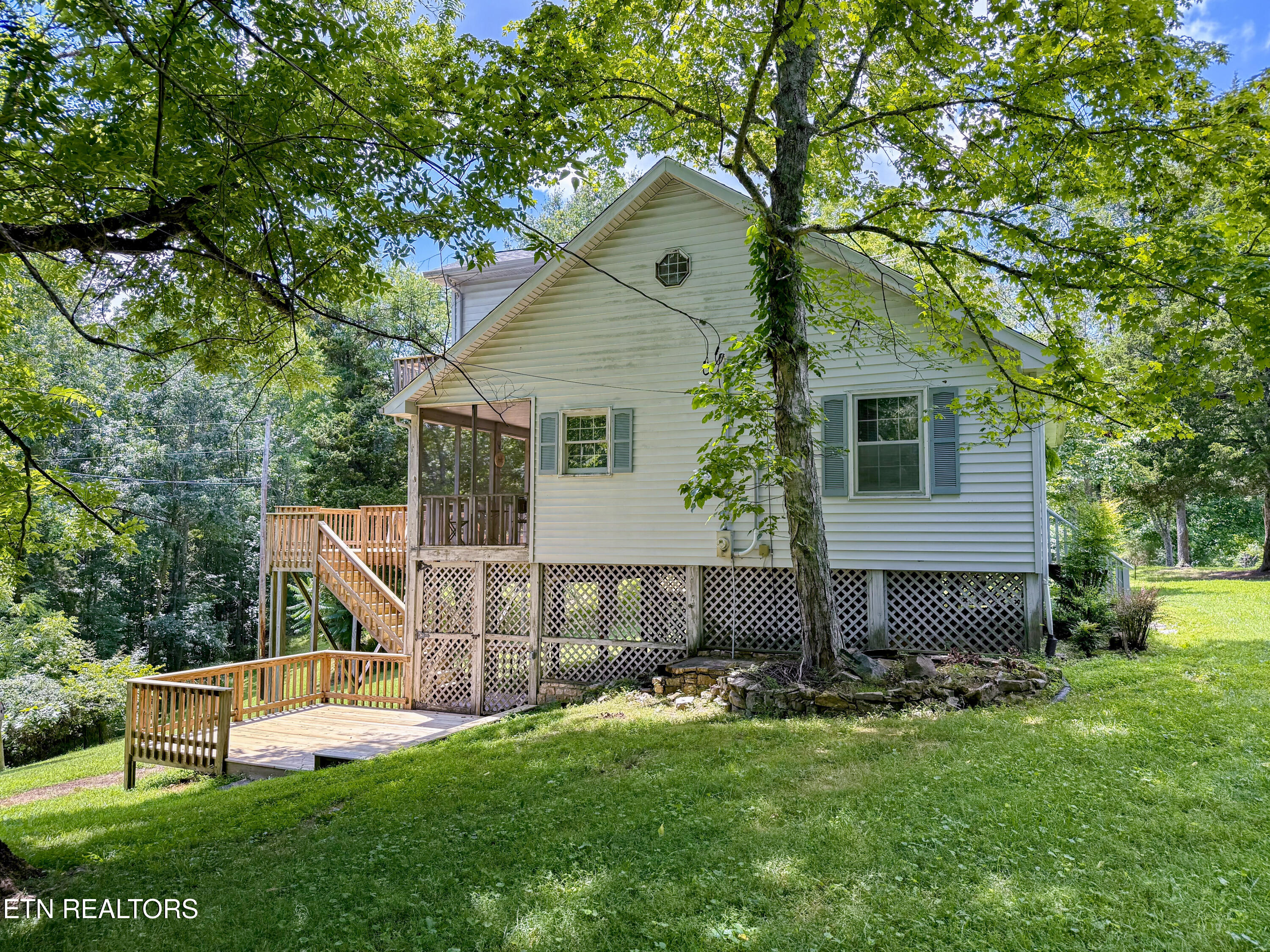 676 Sunny Point Road Baxter, TN 38544 - Photo 3 of 38 Side of House