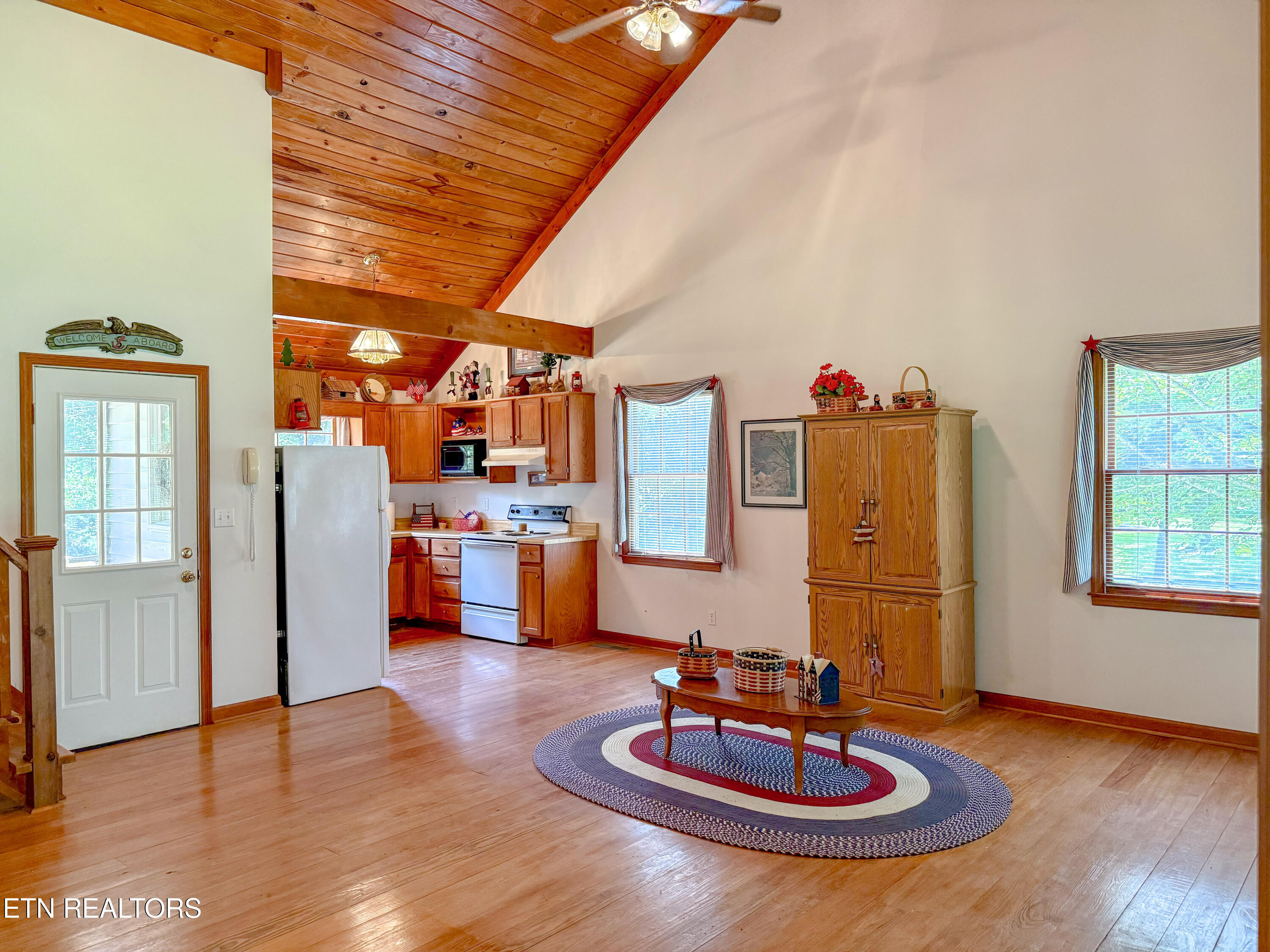 676 Sunny Point Road Baxter, TN 38544 - Photo 6 of 38 Living Room