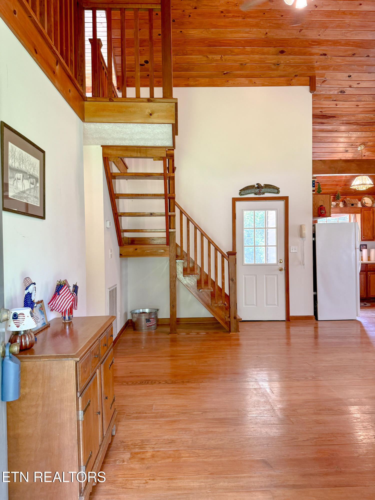676 Sunny Point Road Baxter, TN 38544 - Photo 7 of 38 Living Room