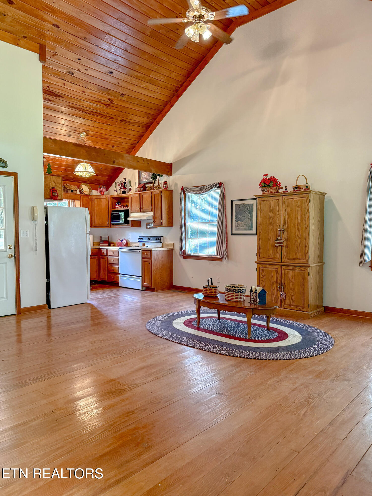 676 Sunny Point Road Baxter, TN 38544 - Photo 8 of 38 Living Room
