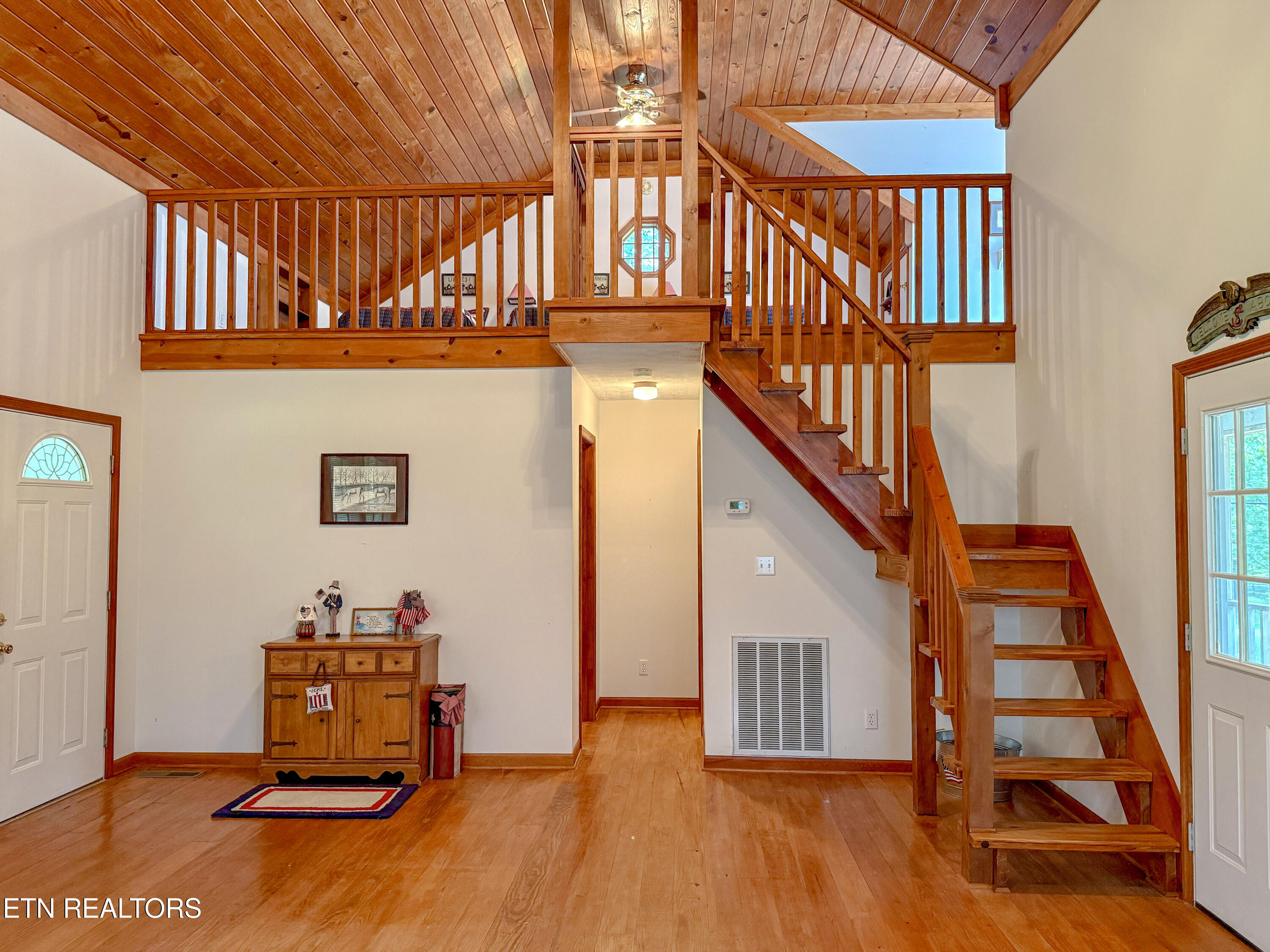 676 Sunny Point Road Baxter, TN 38544 - Photo 10 of 38 Stairs