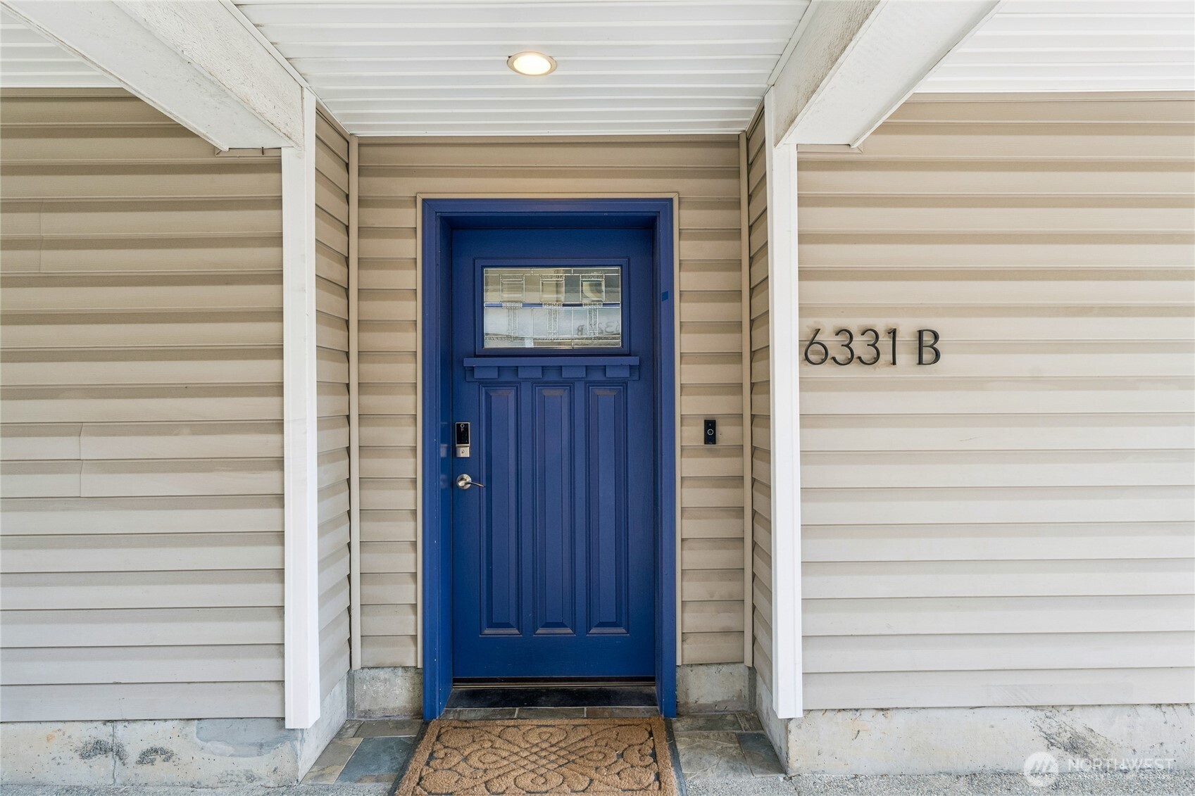 6331 42nd Avenue Southwest, Unit B Seattle, WA 98136 - Photo 2 of 27