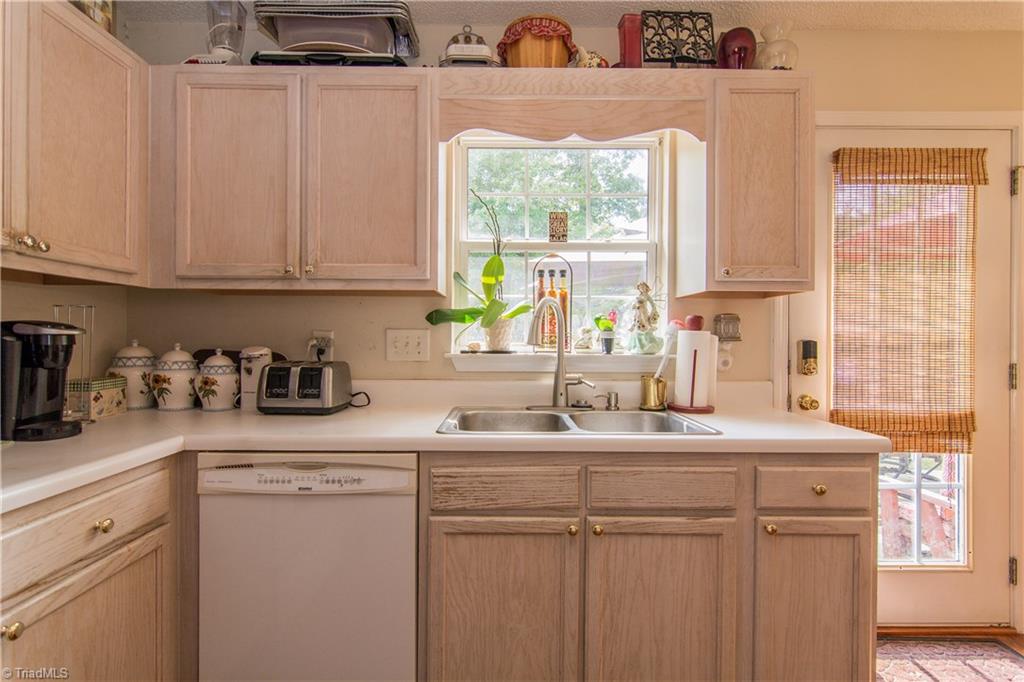 2926 WaterStone Loop High Point, NC 27265 - Photo 15 of 24