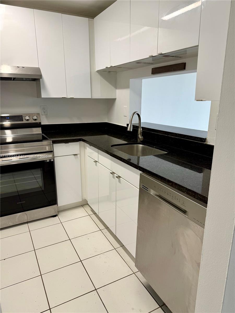 492 Northwest 165th Street, Unit C609 Miami, FL 33169 - Photo 4 of 17