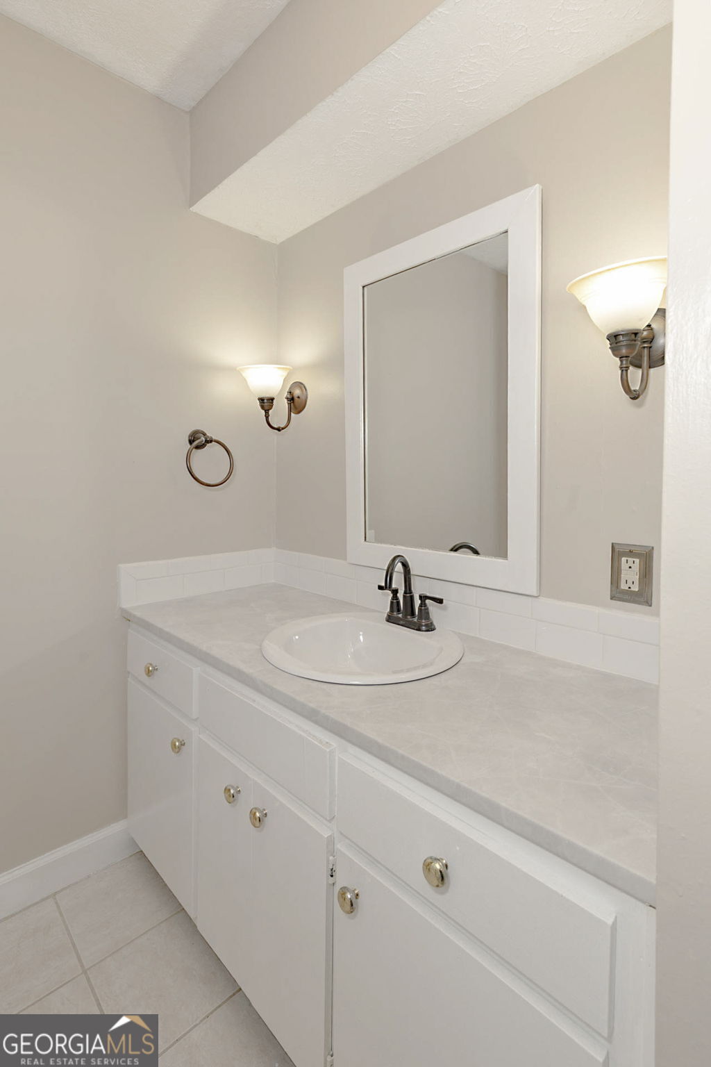 6101 River Road, Unit 2 Columbus, GA 31904 - Photo 13 of 27 a bathroom with a sink and a mirror