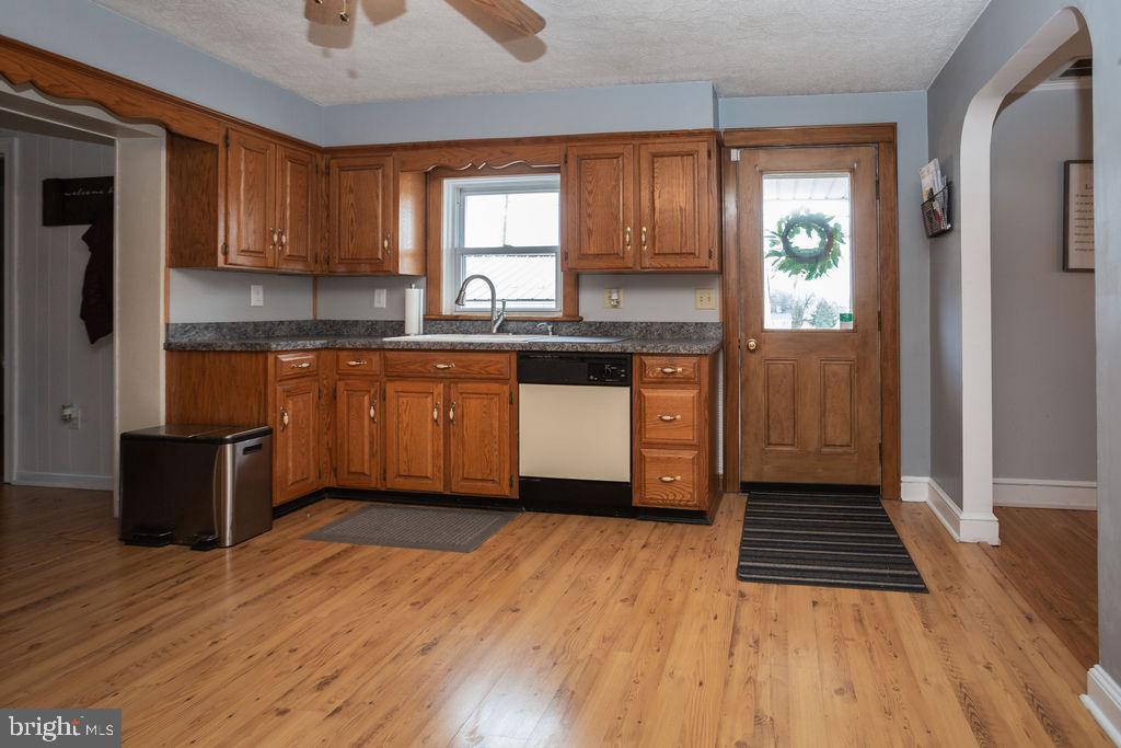 1827 Johnson Road Chambersburg, PA 17202 - Photo 8 of 37 Gallery Image 8