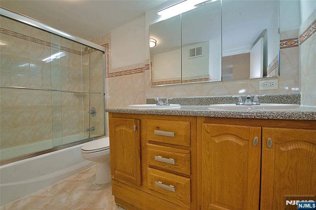 1203 River Road, Unit 14C Edgewater, NJ 07020 - Photo 16 of 25 Gallery Image 16