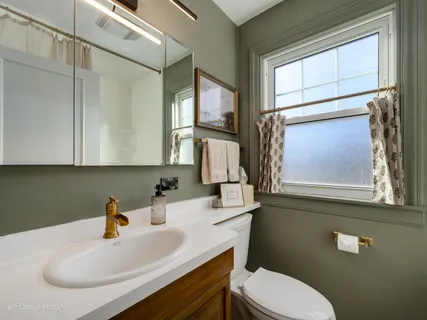 $700,000 | 740 South Ashland Avenue, La Grange, IL 60525