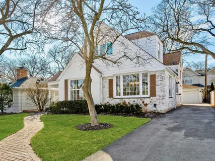 $700,000 | 740 South Ashland Avenue, La Grange, IL 60525