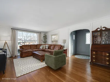 $700,000 | 740 South Ashland Avenue, La Grange, IL 60525