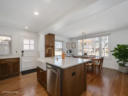 $700,000 | 740 South Ashland Avenue, La Grange, IL 60525