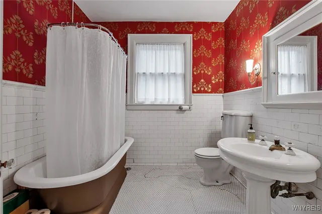 $589,900 | 704 Auburn Avenue, Buffalo, NY 14222