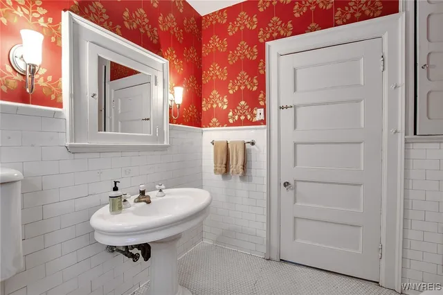 $589,900 | 704 Auburn Avenue, Buffalo, NY 14222