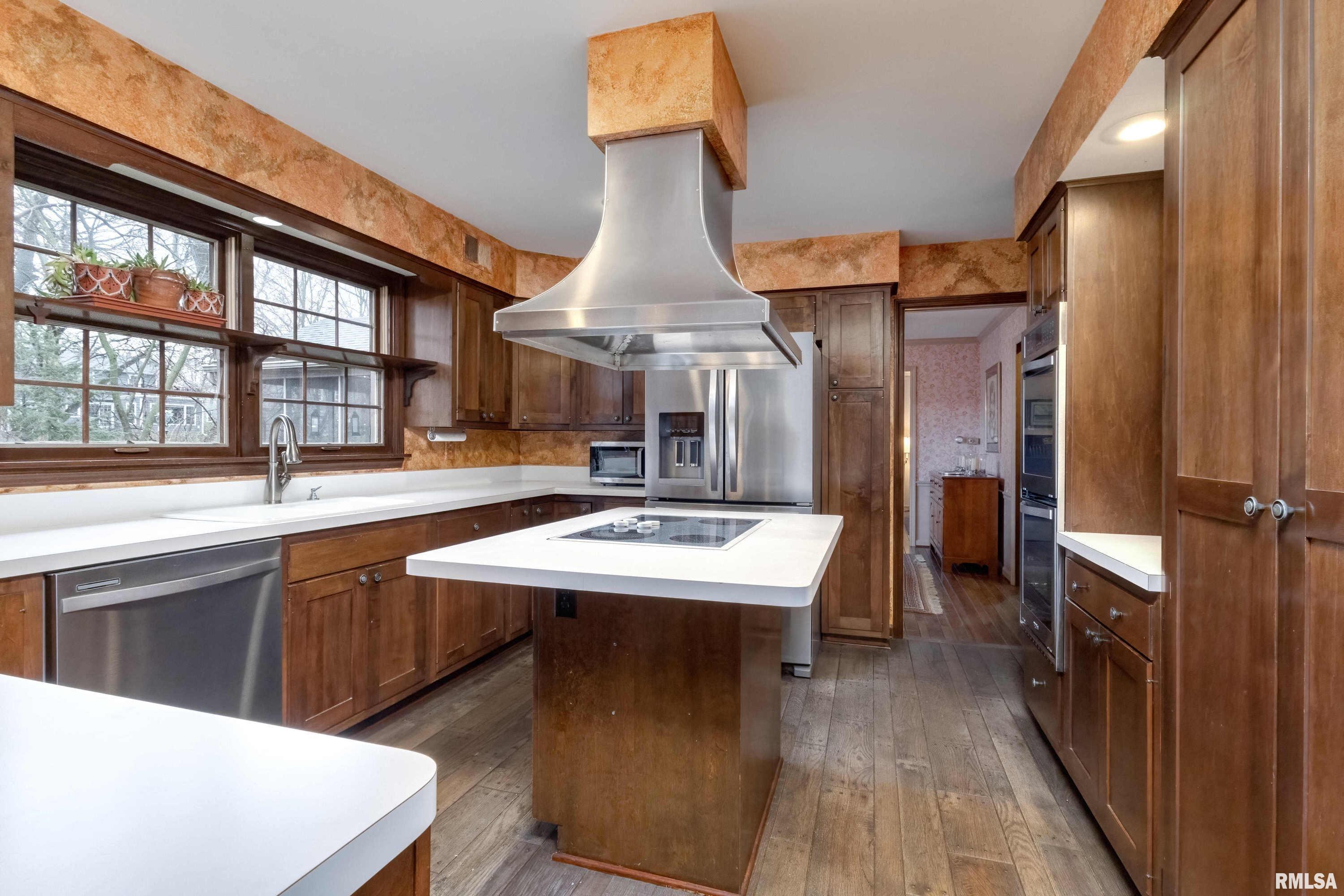 2221 Forest Road Davenport, IA 52803 - Photo 15 of 43 Gallery Image 15