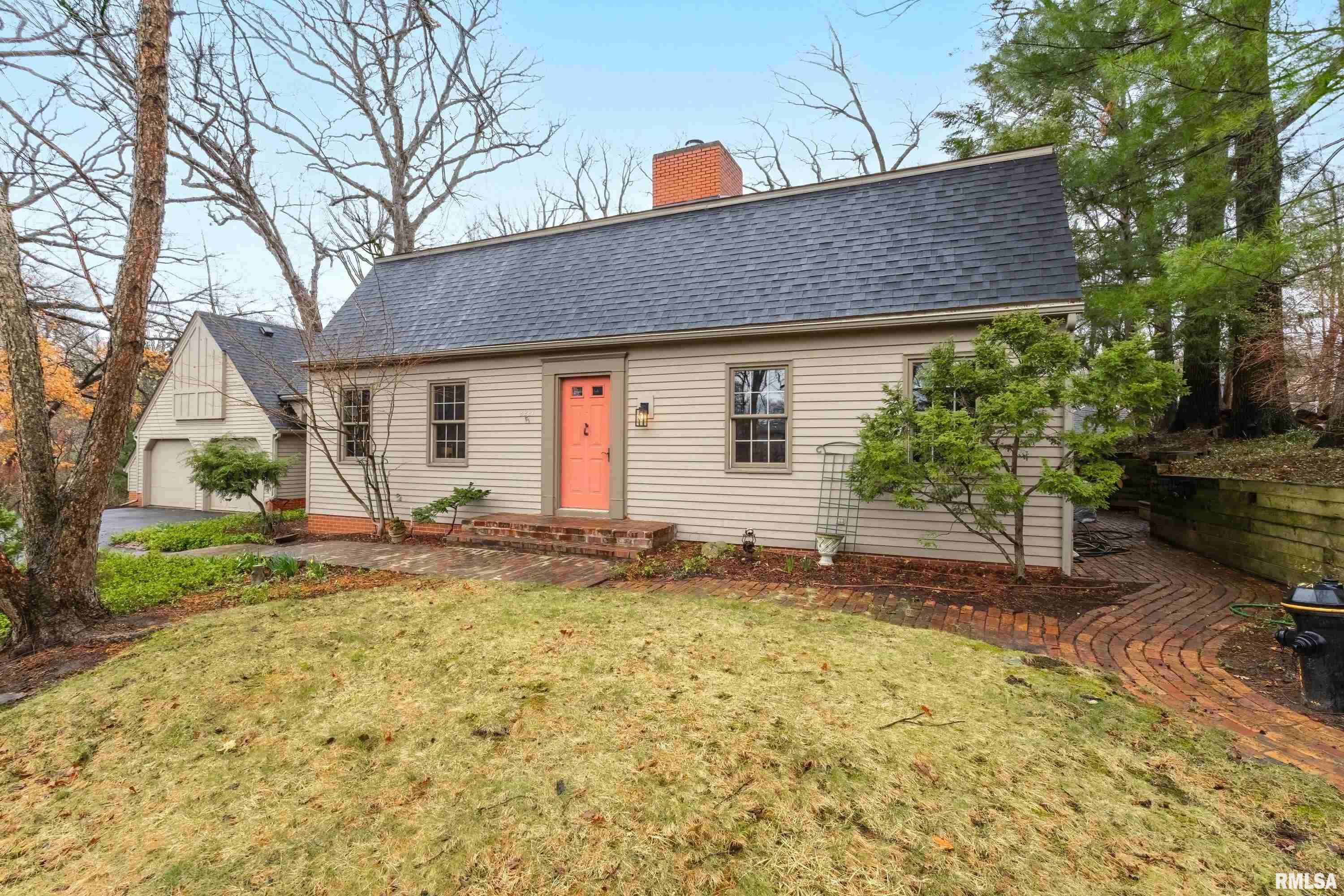 2221 Forest Road Davenport, IA 52803 - Photo 2 of 43 Gallery Image 2