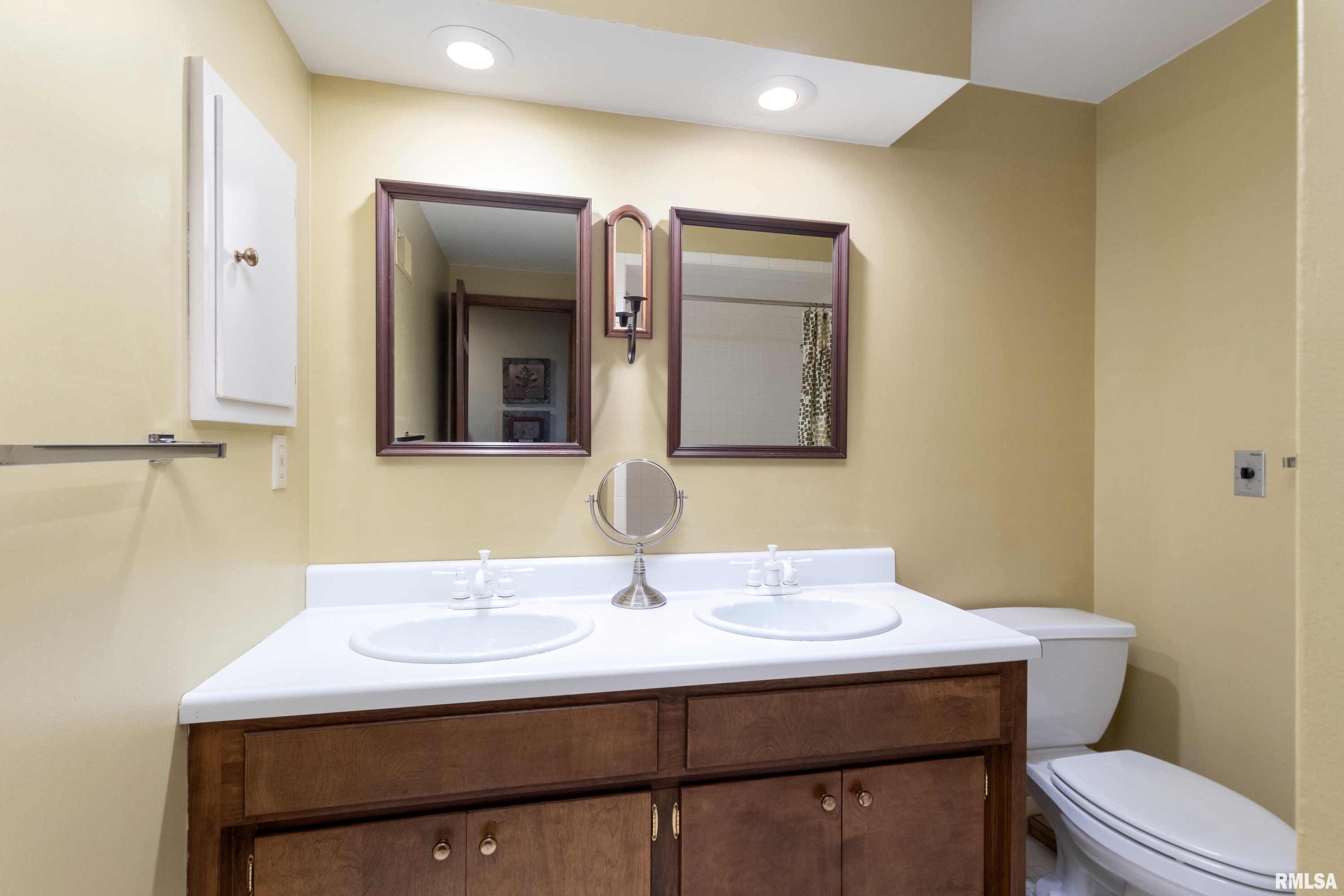 2221 Forest Road Davenport, IA 52803 - Photo 24 of 43 Gallery Image 24