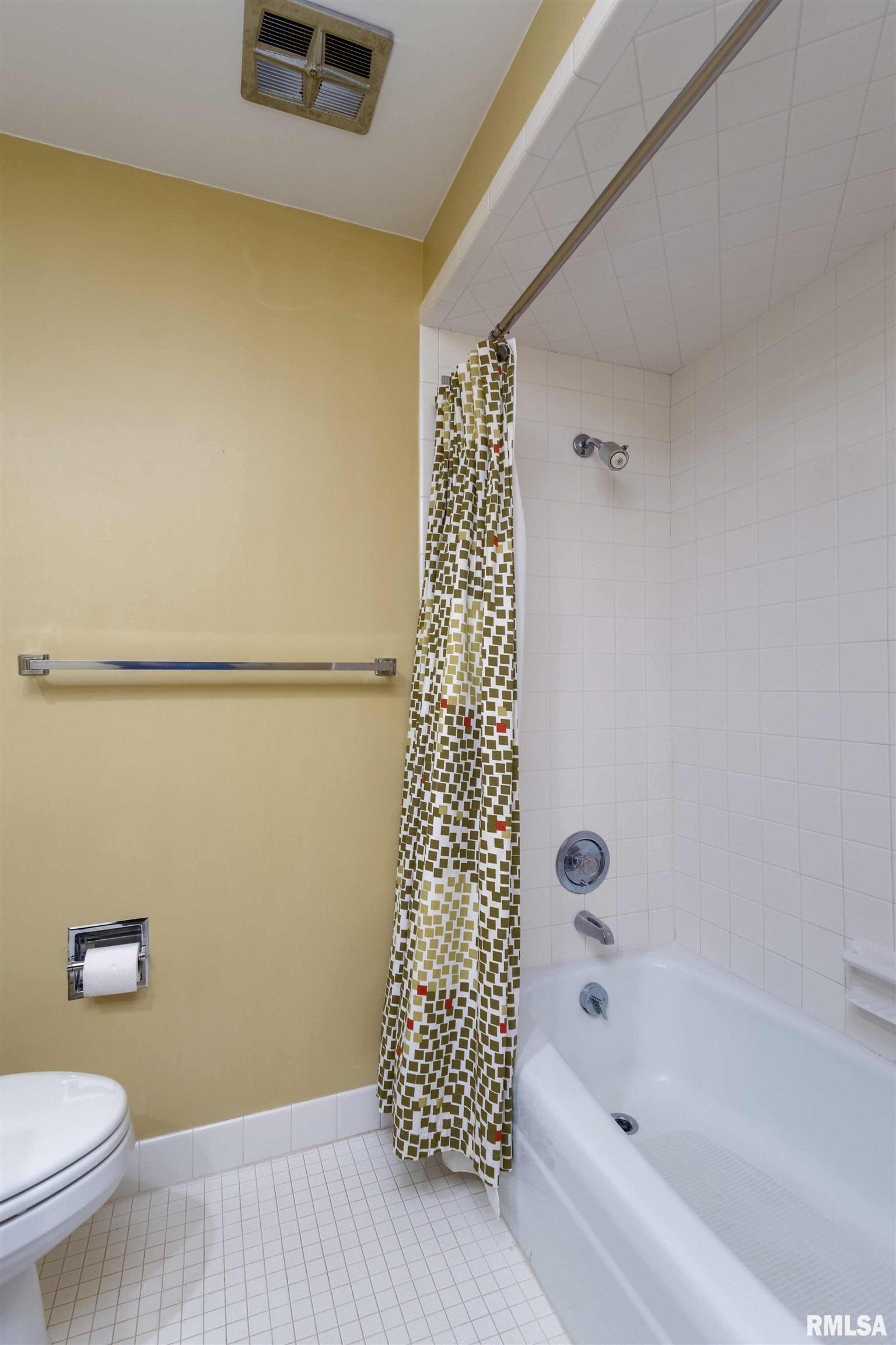 2221 Forest Road Davenport, IA 52803 - Photo 25 of 43 Gallery Image 25