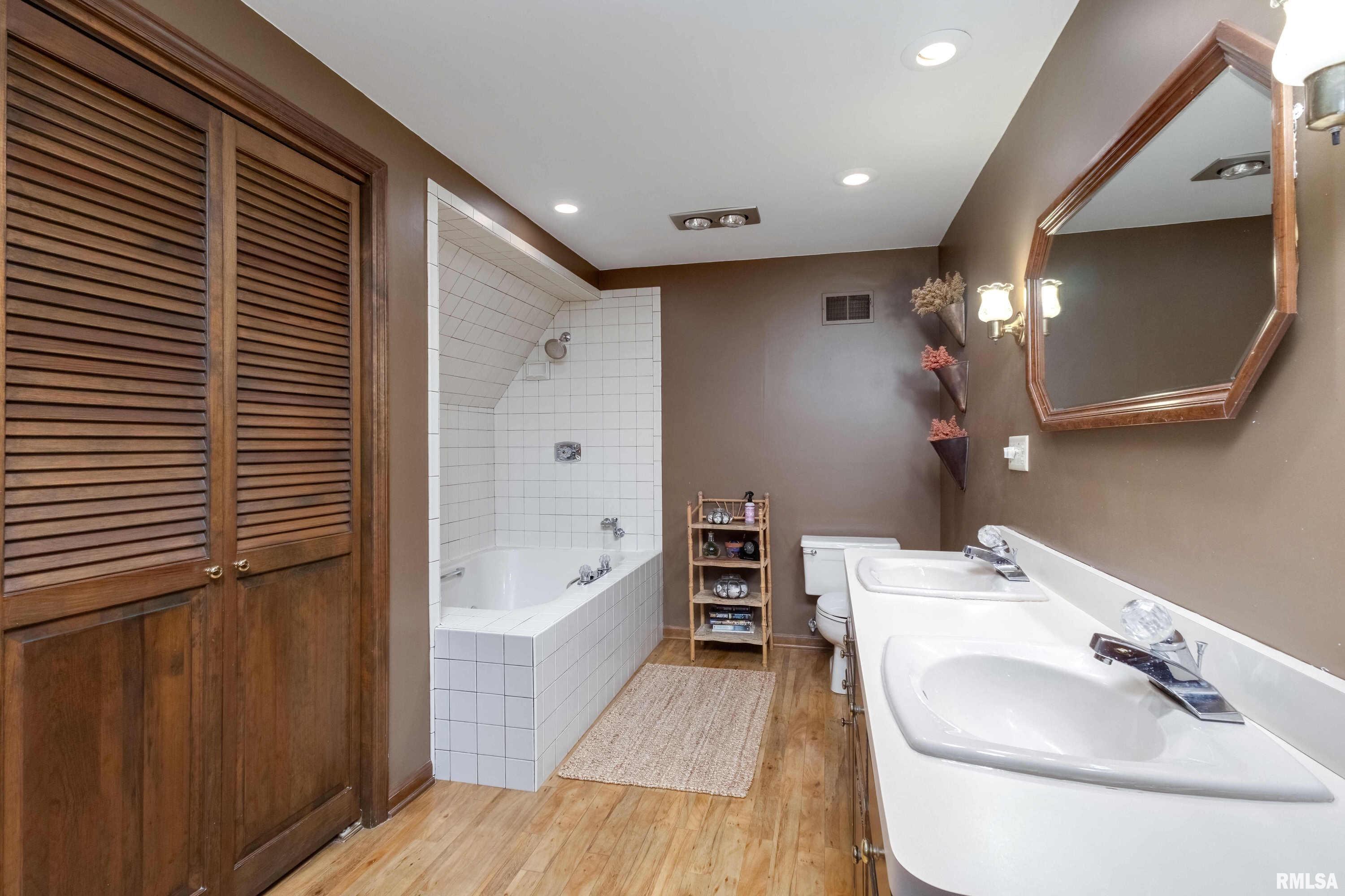 2221 Forest Road Davenport, IA 52803 - Photo 29 of 43 Gallery Image 29