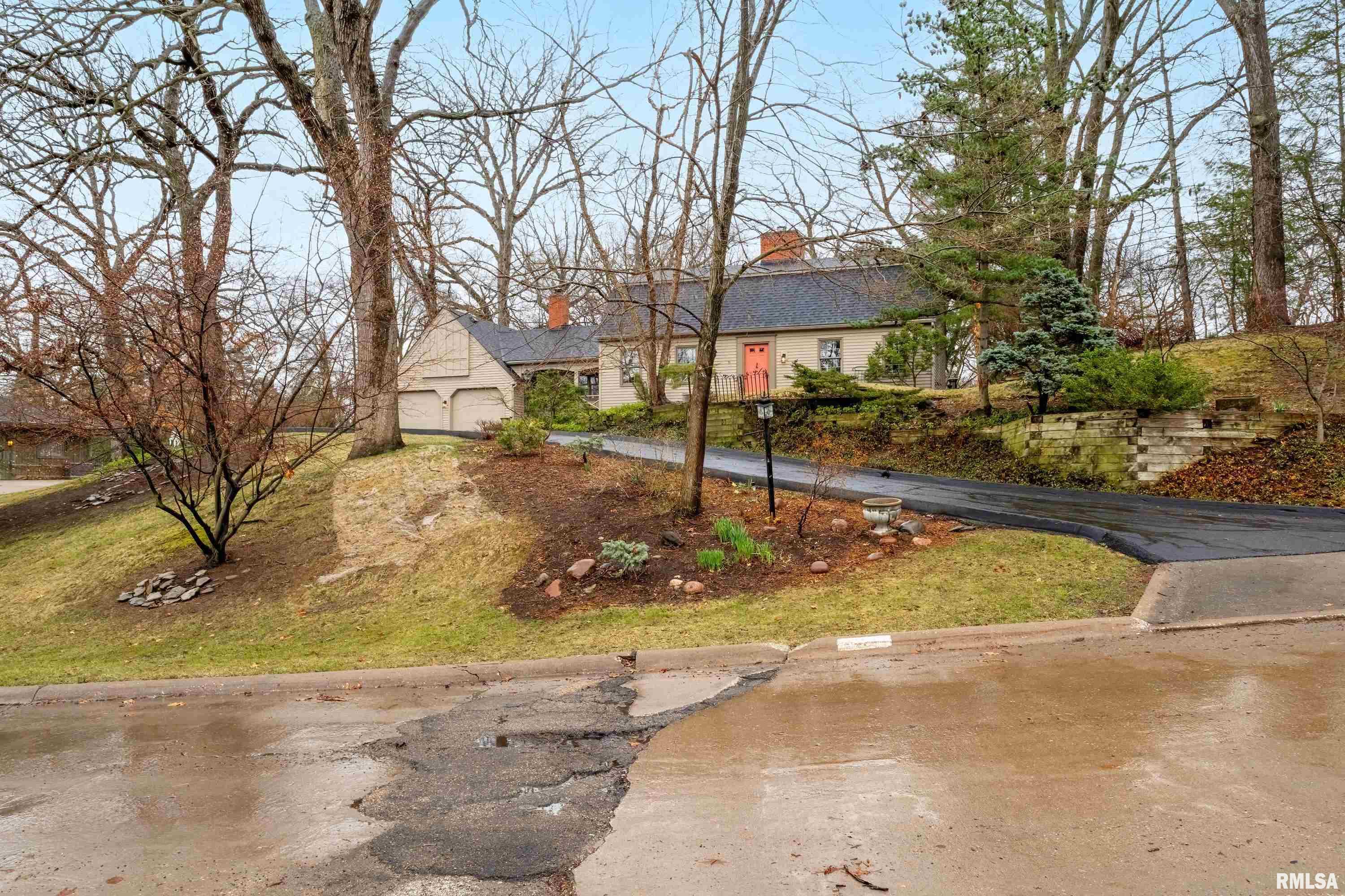 2221 Forest Road Davenport, IA 52803 - Photo 3 of 43 Gallery Image 3