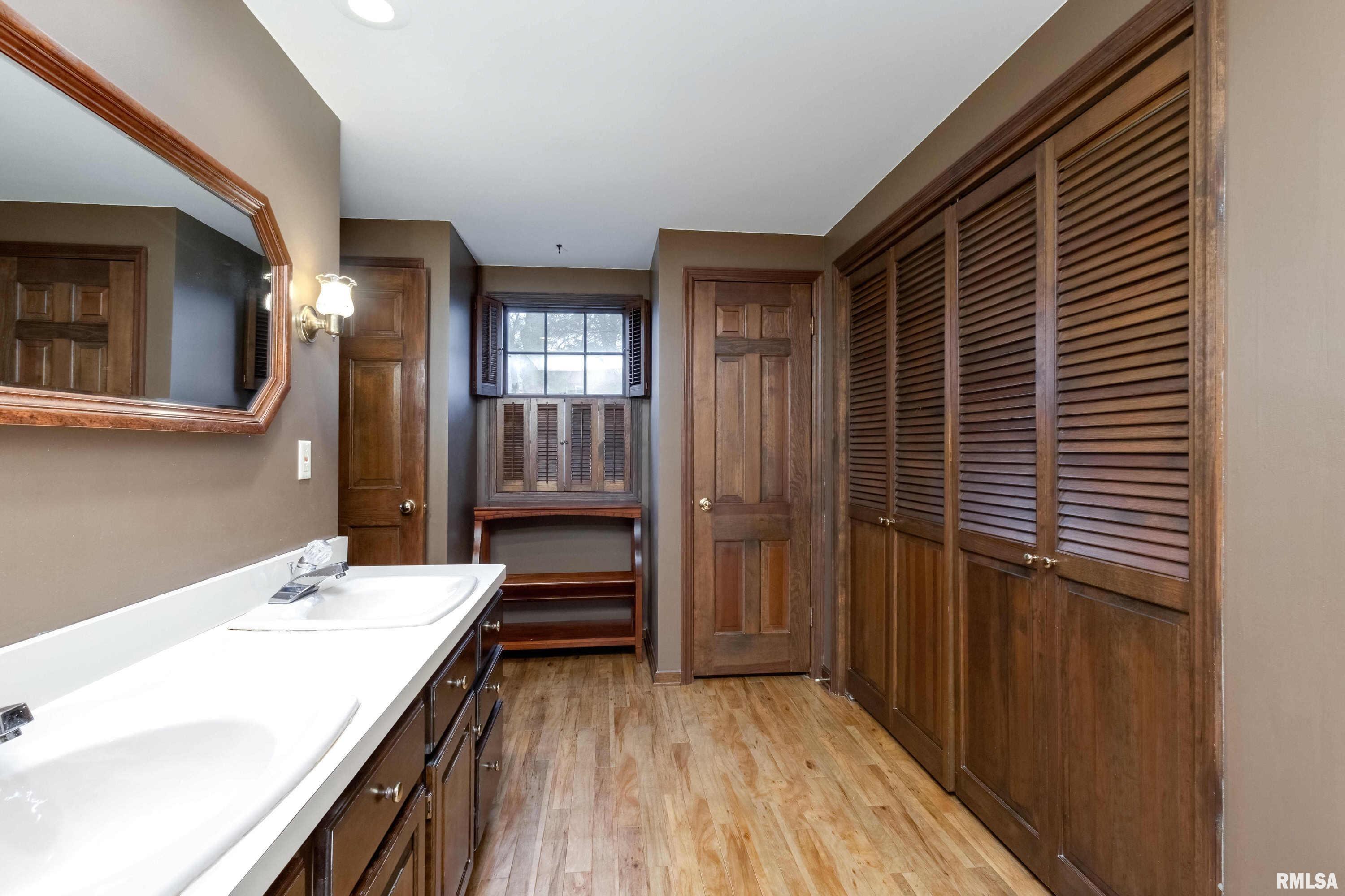 2221 Forest Road Davenport, IA 52803 - Photo 31 of 43 Gallery Image 31