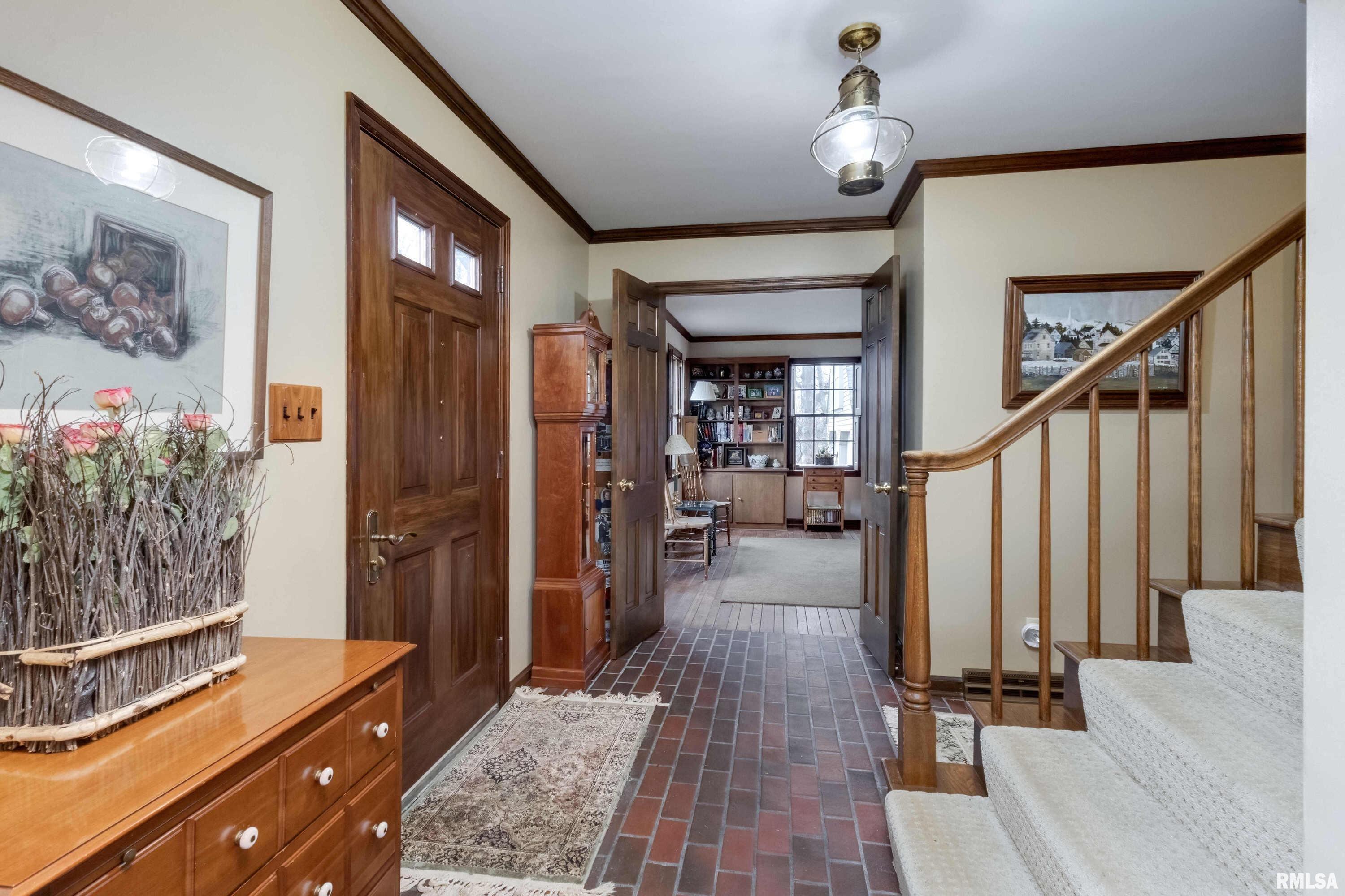 2221 Forest Road Davenport, IA 52803 - Photo 5 of 43 Gallery Image 5