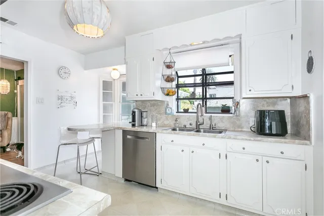 $1,685,000 | 301 South Sunset Canyon Drive, Burbank, CA 91501